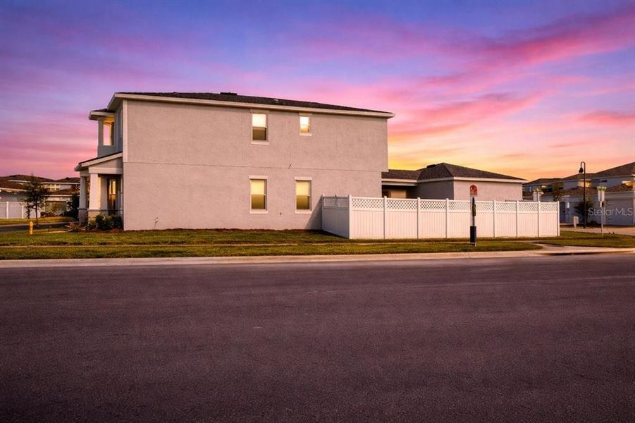 Exterior details and patio area of a home in , Winter Garden (Image 3).