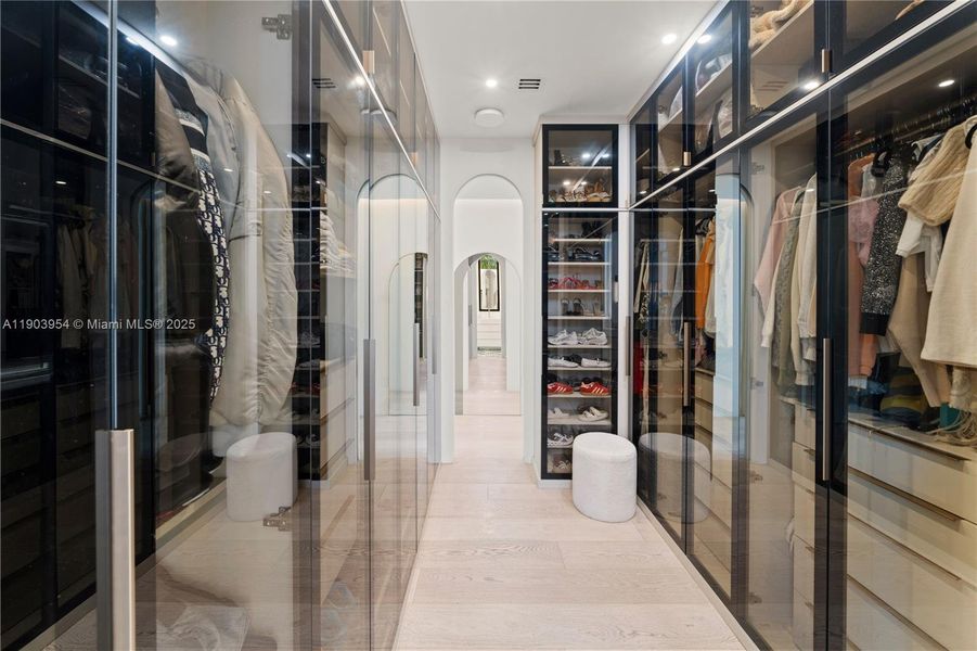 Furnished interior view inside a new home in , Miami Beach (Image 59).