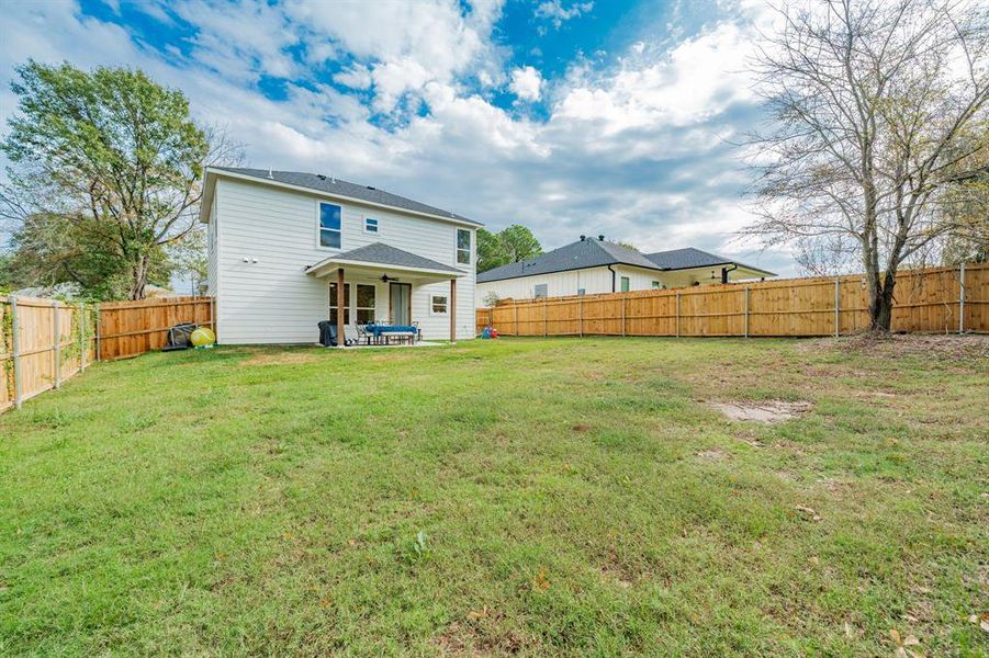 Exterior details and patio area of a home in , Gun Barrel City (Image 27).