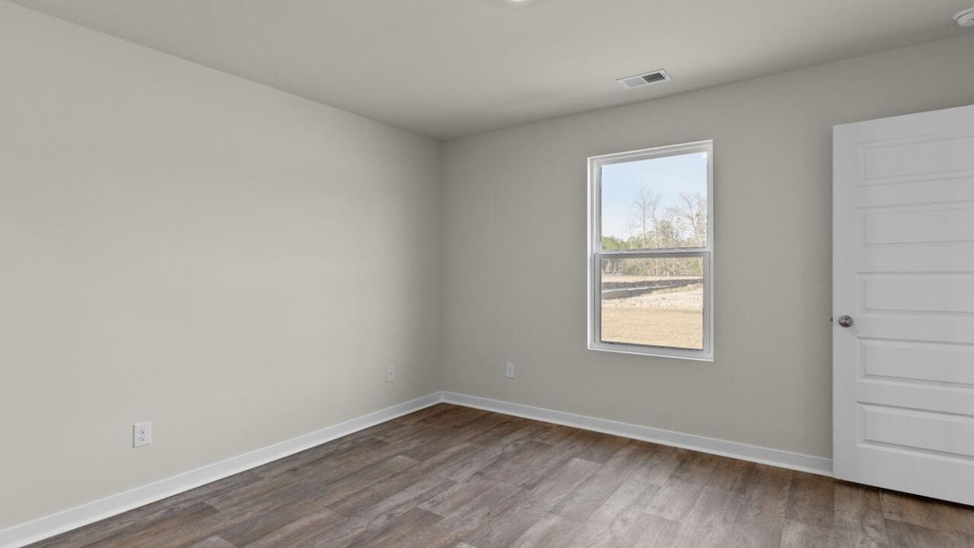 Spacious, unfurnished interior of a new home in Eagle Creek, Bolivia (Image 13).