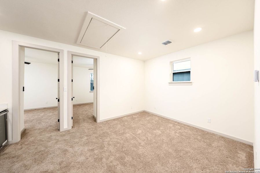 Spacious, unfurnished interior of a new home in , San Antonio (Image 36).