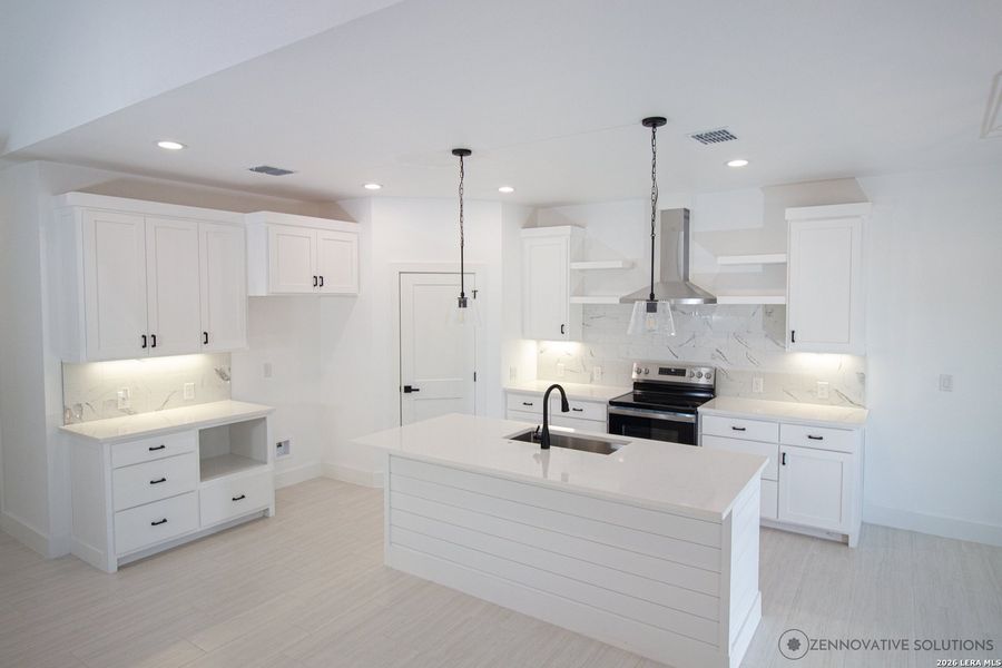 Furnished interior view inside a new home in , Canyon Lake (Image 11).