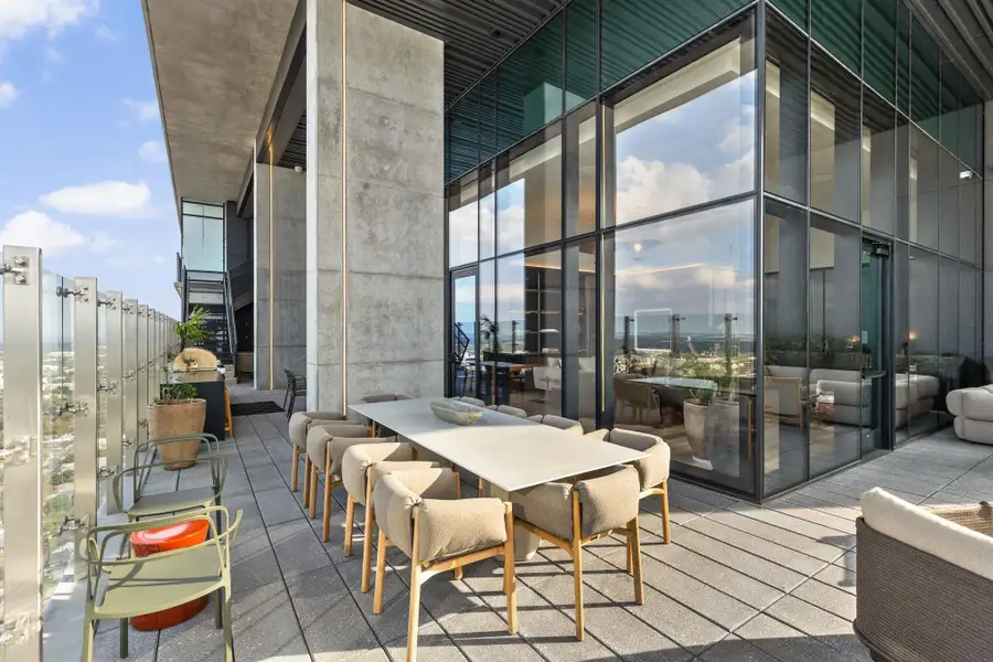 Outdoor Dining+ Entertainment Area