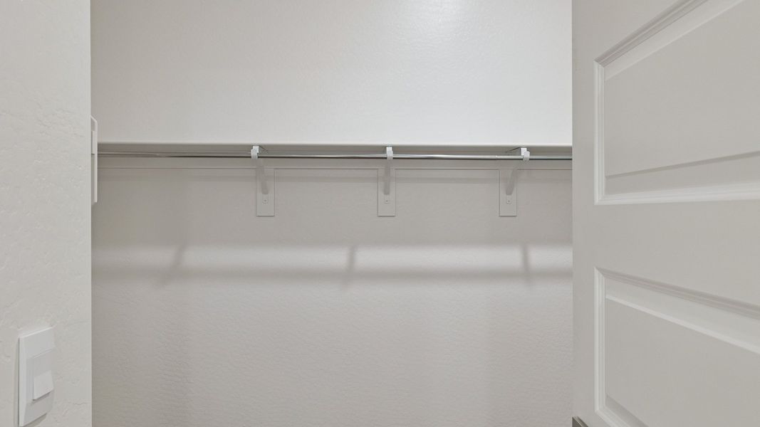 Representative interior finishes for a home built from the Hayden by D.R. Horton in The Ridge at Stone Butte, Phoenix (Image 16).