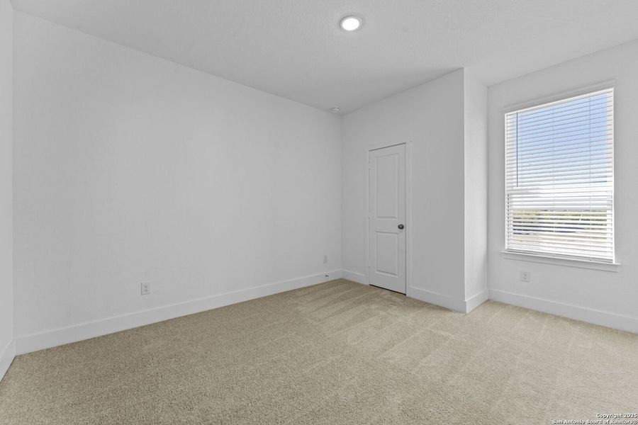 Spacious, unfurnished interior of a new home in Gatehouse: Classic Collection, New Braunfels (Image 19).