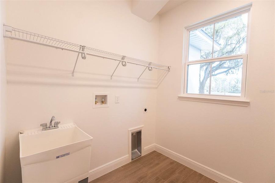 Spacious, unfurnished interior of a new home in , Groveland (Image 16).