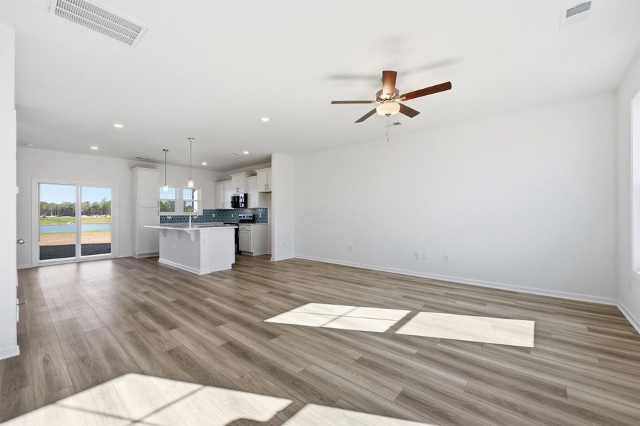 Spacious, unfurnished interior of a new home in Edgefield, Loris (Image 17).