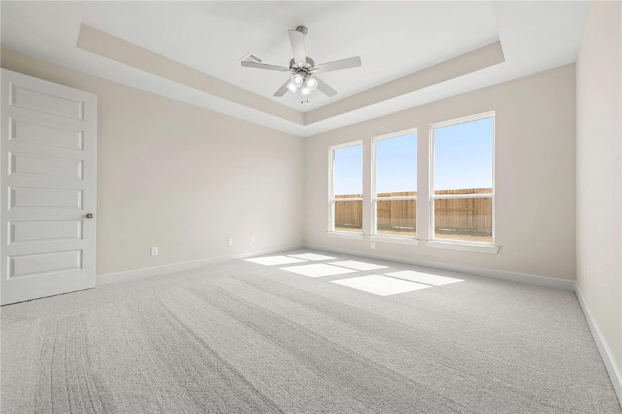 Spacious, unfurnished interior of a new home in Cross Creek West, Fulshear (Image 13).