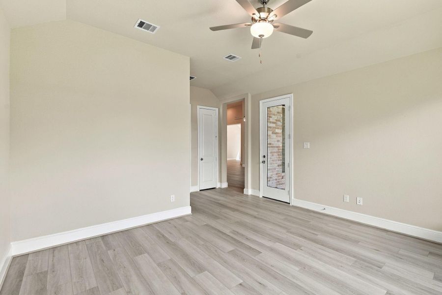 Spacious, unfurnished interior of a new home in Coastal Point, League City (Image 34).