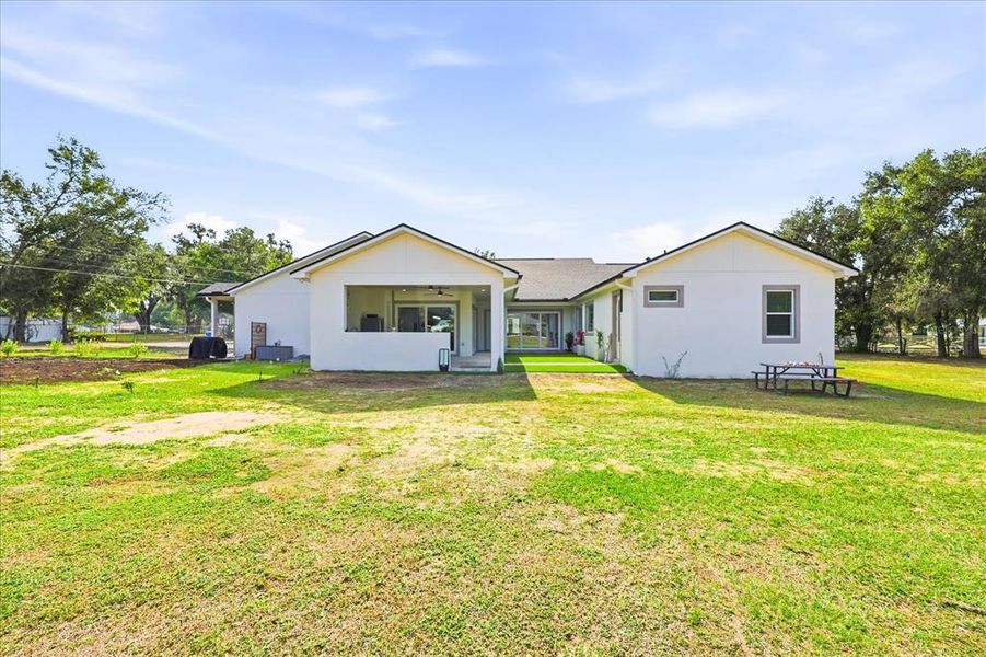 Exterior details and patio area of a home in , Plant City (Image 20).