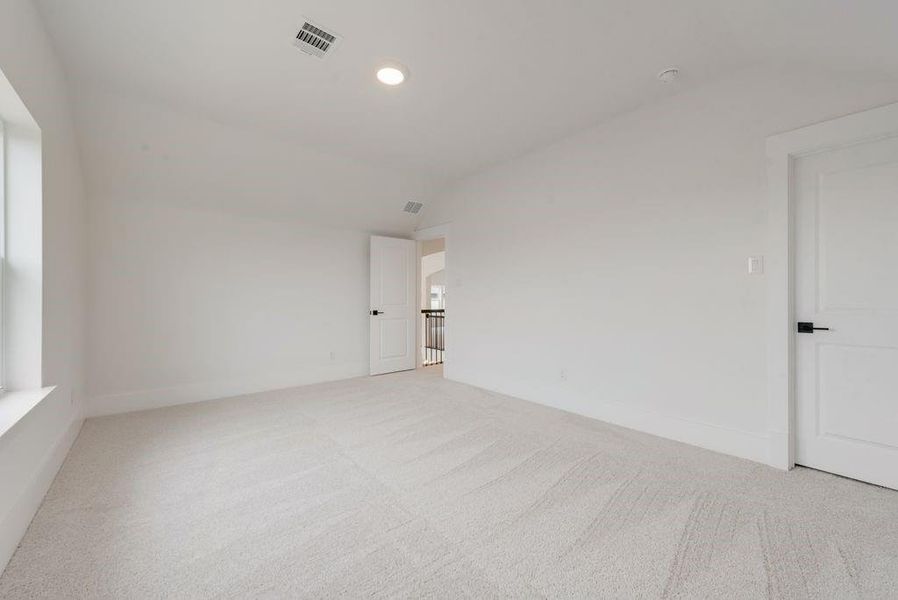 Spacious, unfurnished interior of a new home in Silverleaf Estates in Frisco, Frisco (Image 25).