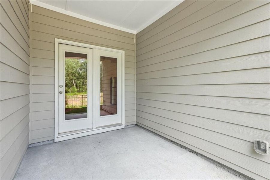 Exterior details and patio area of a home in Chestnut Grove, Douglasville (Image 3).