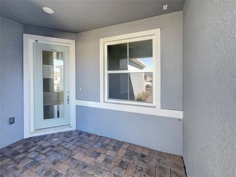 Exterior details and patio area of a home in , Kissimmee (Image 4).
