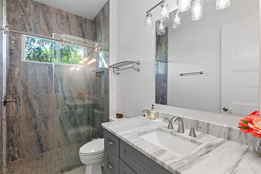 Furnished interior view inside a new home in , Thonotosassa (Image 19).