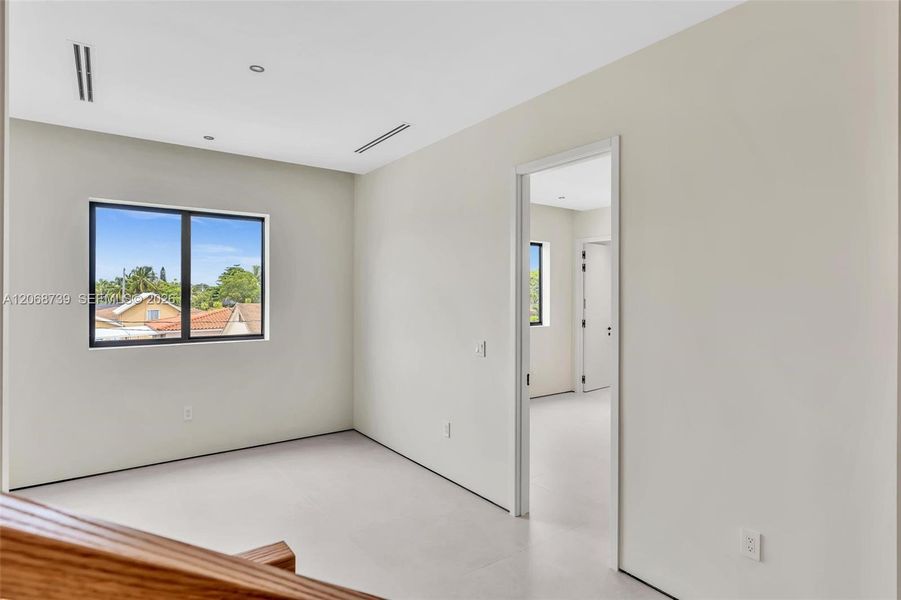 Spacious, unfurnished interior of a new home in , Miami (Image 21).