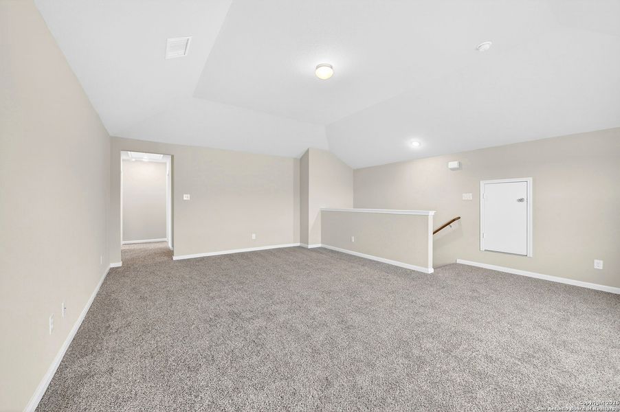 Spacious, unfurnished interior of a new home in Winding Brook, San Antonio (Image 32).