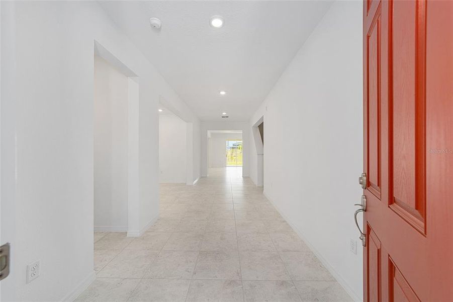 Spacious, unfurnished interior of a new home in Calesa Township, Ocala (Image 15).