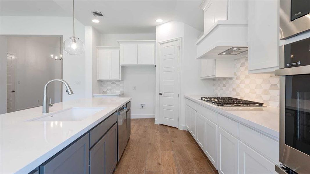 Furnished interior view inside a new home in Talon Hills 60'/70', Fort Worth (Image 8). Furnished interior view inside a new home in Talon Hills 60'/70', Fort Worth (Image 8).