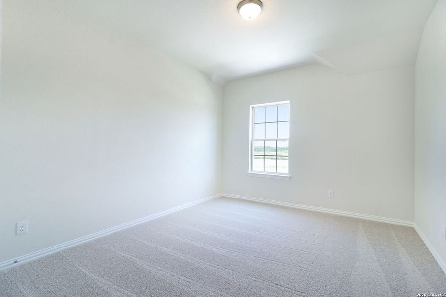 Spacious, unfurnished interior of a new home in Stream Waters, Seguin (Image 12).