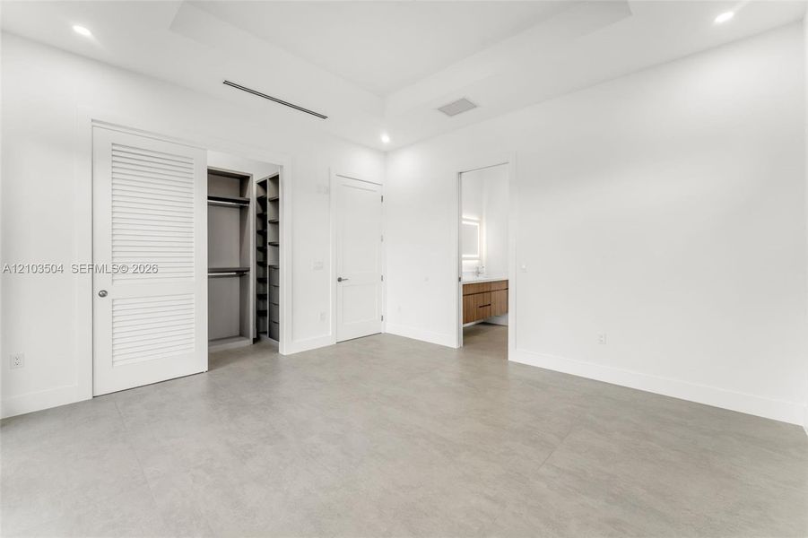 Spacious, unfurnished interior of a new home in , Miami (Image 57).