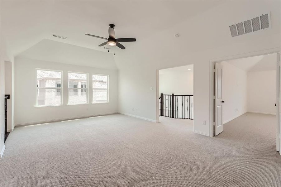 Unfurnished room featuring light colored carpet and ceiling fan