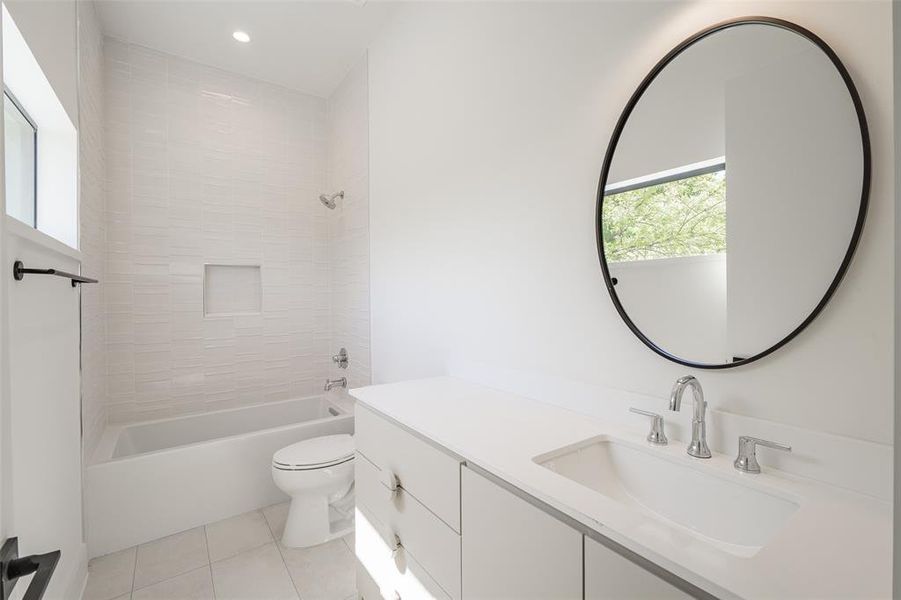 Furnished interior view inside a new home in , Dallas (Image 11).