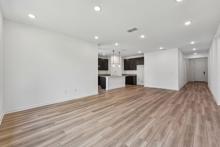 Spacious, unfurnished interior of a new home in Parkton Square, Kyle (Image 17).