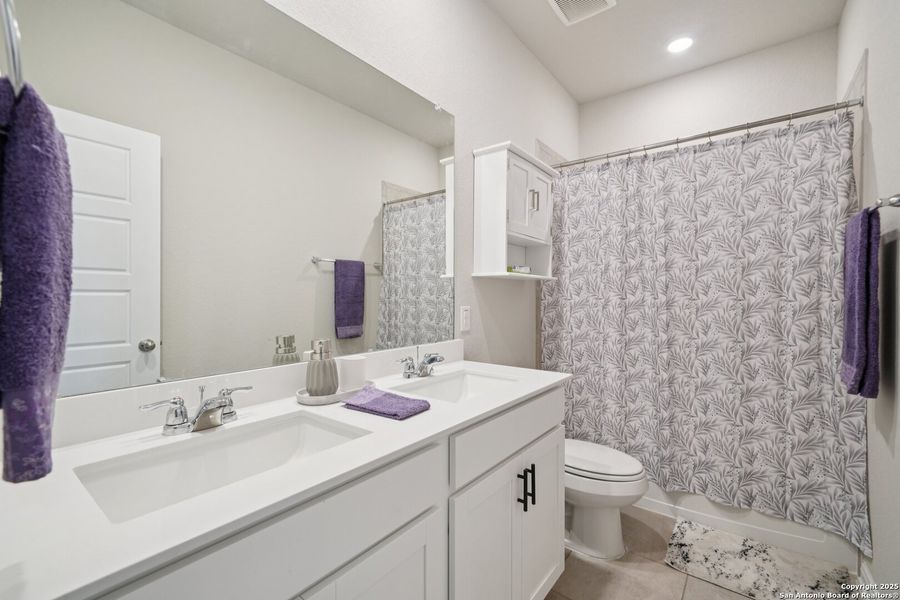 Furnished interior view inside a new home in Meyers Landing, New Braunfels (Image 25).