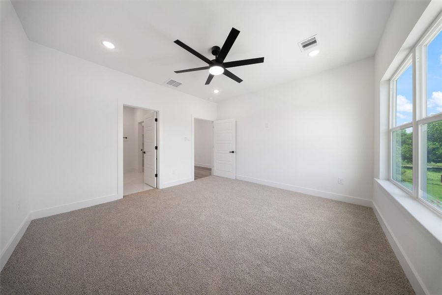 Spacious, unfurnished interior of a new home in , Houston (Image 14).