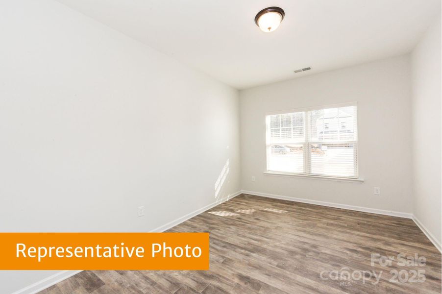 Spacious, unfurnished interior of a new home in Pine Bluff, Midland (Image 4).