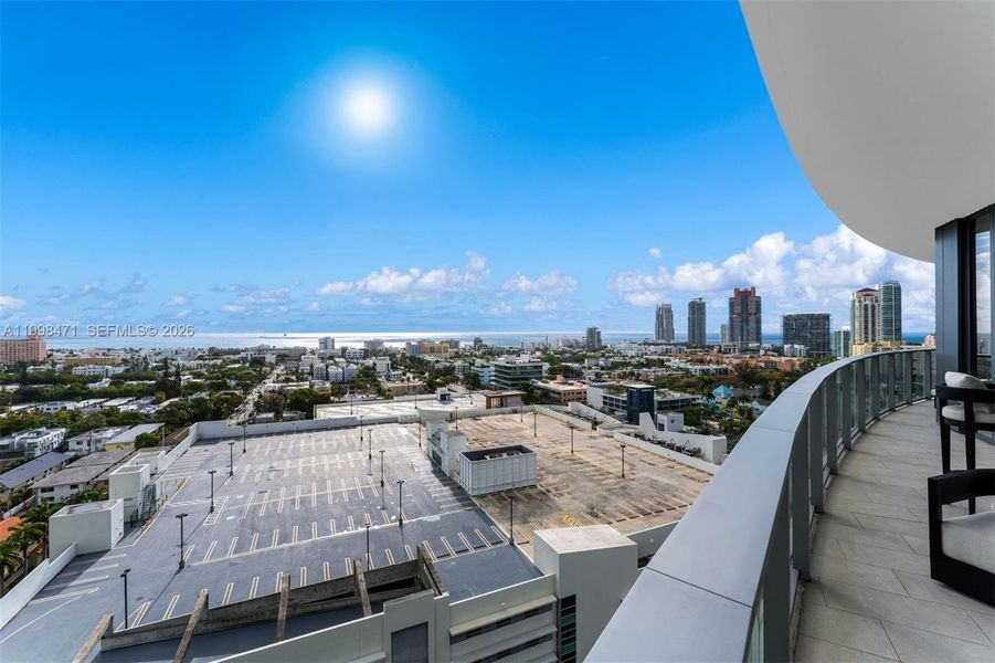 Condo located in Miami Beach, FL showcasing its design and architecture (Image 21).