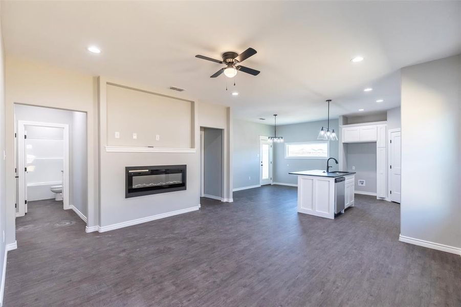Spacious, unfurnished interior of a new home in , Abilene (Image 15).