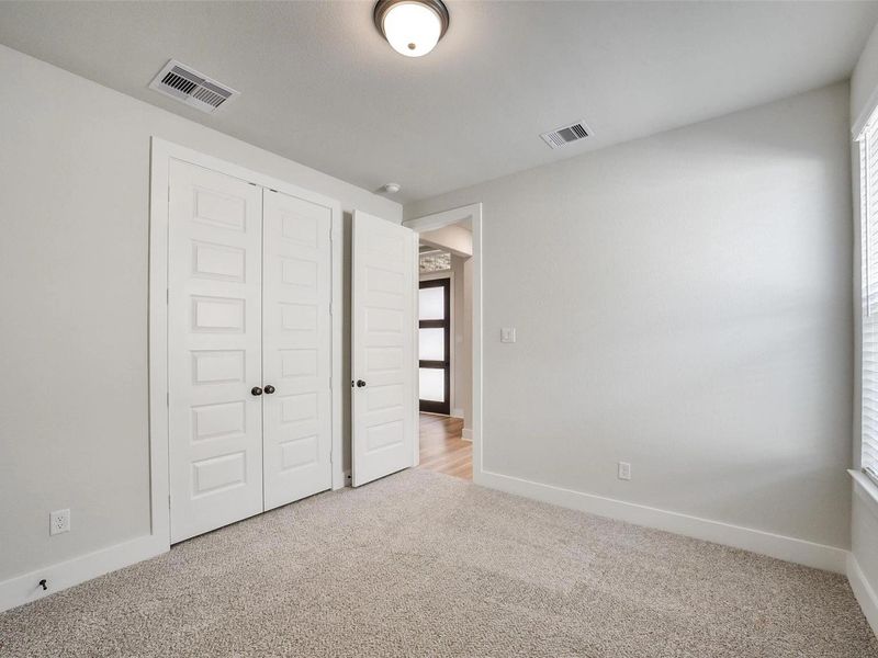 Spacious, unfurnished interior of a new home in Sierra Vista, Rosharon (Image 25).