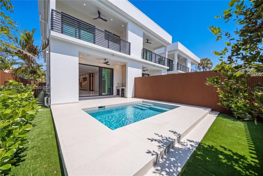 Exterior details and patio area of a home in , Fort Lauderdale (Image 28).