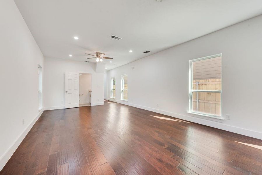 Spacious, unfurnished interior of a new home in , Dallas (Image 15). Spacious, unfurnished interior of a new home in , Dallas (Image 15).