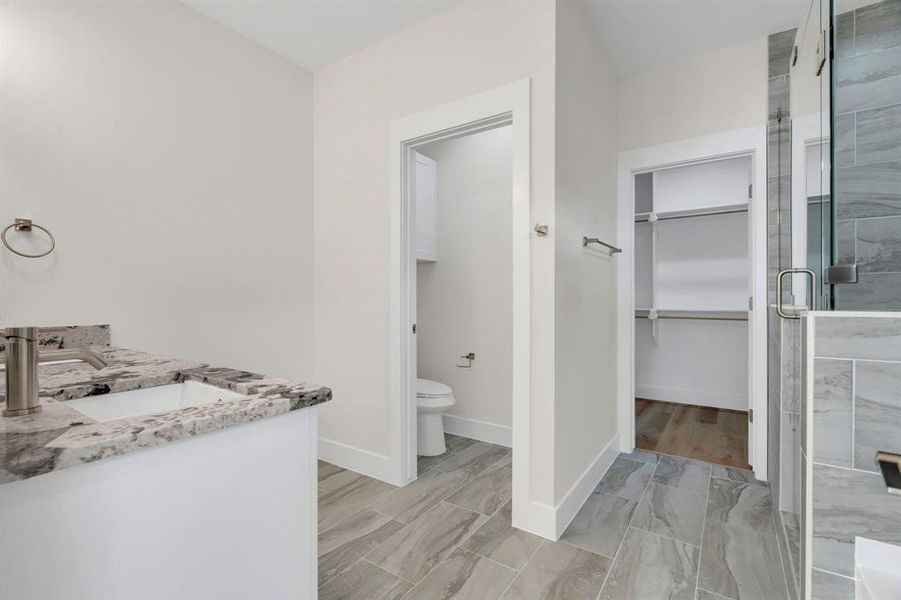 Furnished interior view inside a new home in , Grand Prairie (Image 10).