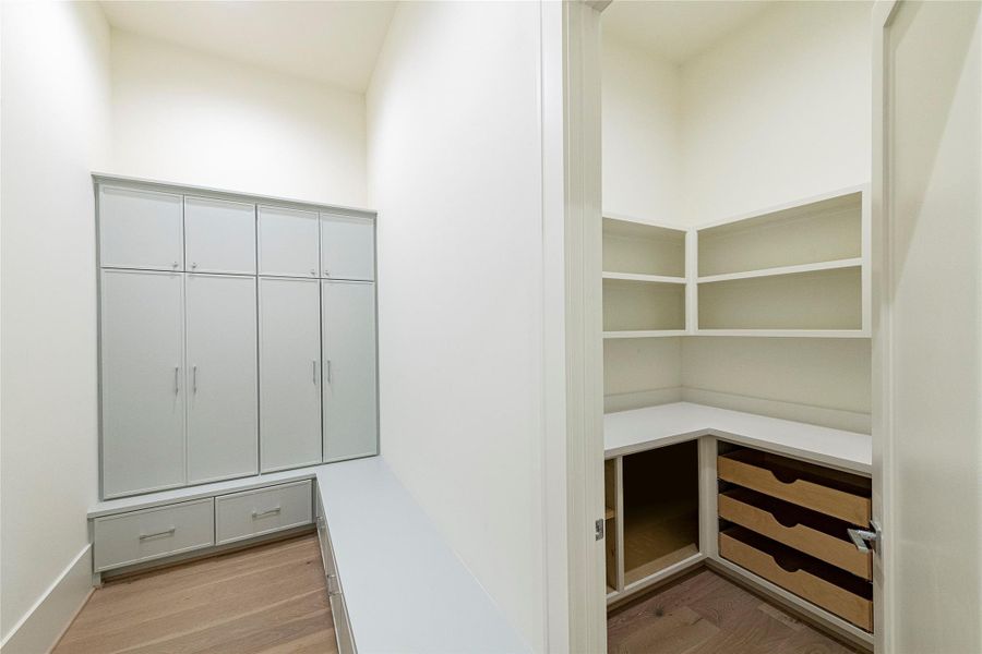 Spacious, unfurnished interior of a new home in , Houston (Image 22).