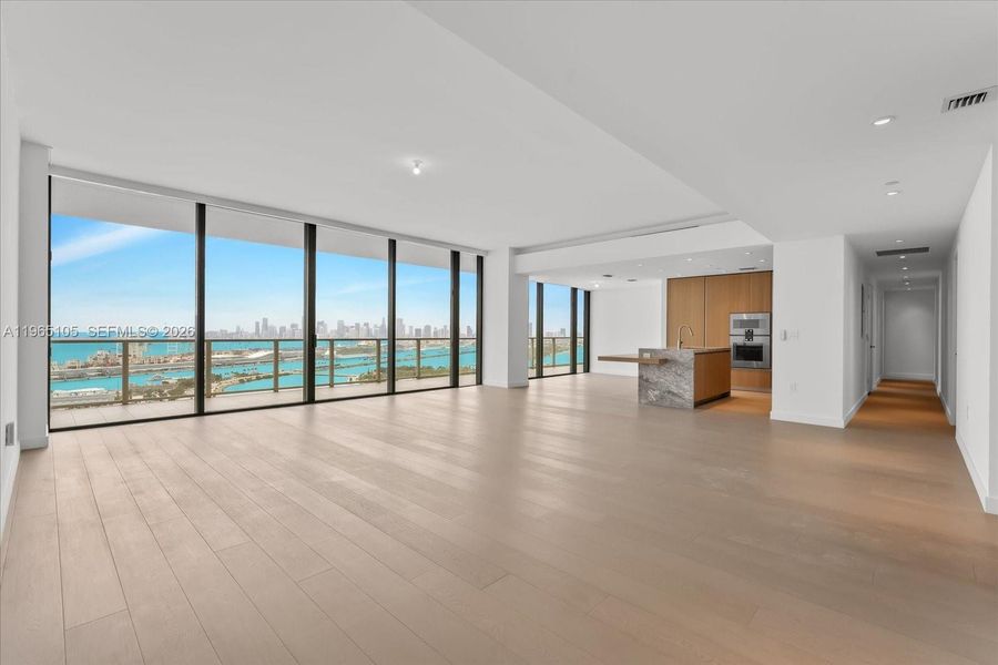 Spacious, unfurnished interior of a new home in , Miami Beach (Image 21).