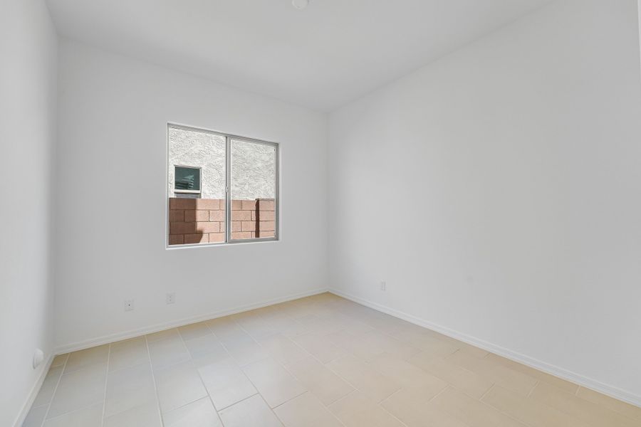 Spacious, unfurnished interior of a new home in Combs Ranch, San Tan Valley (Image 20).