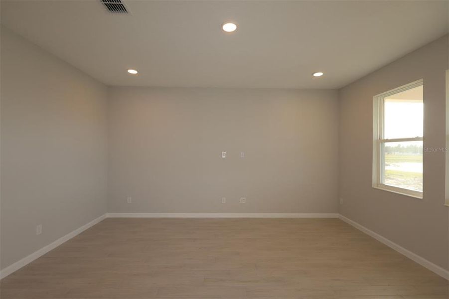 Spacious, unfurnished interior of a new home in Bay Lake Farms, St. Cloud (Image 26).