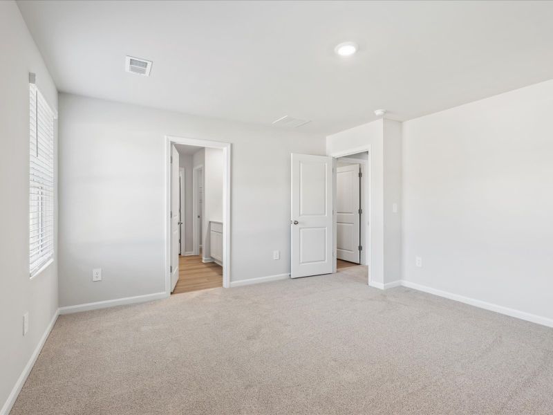 Spacious, unfurnished interior of a new home in Pleasant Brook, Piedmont (Image 19).