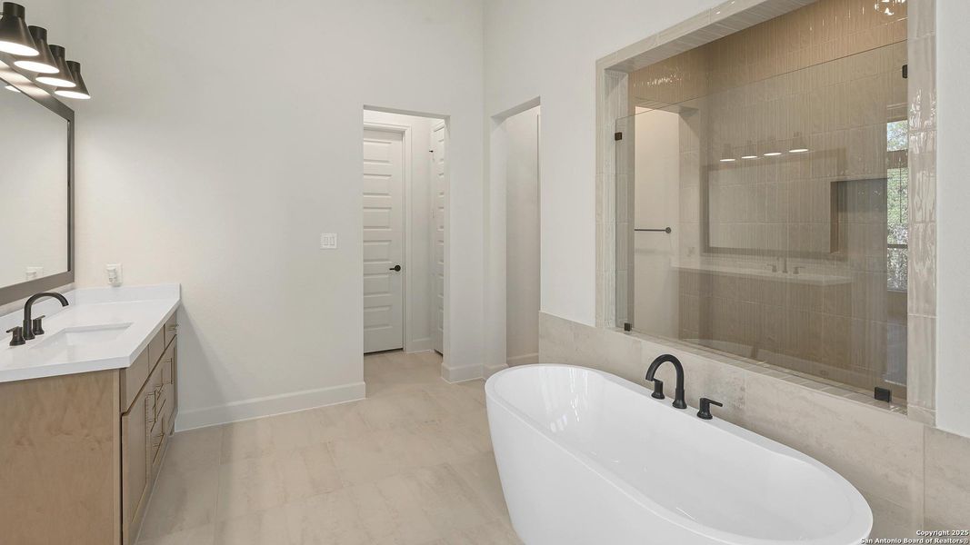 Furnished interior view inside a new home in George's Ranch Acre, Boerne (Image 13).