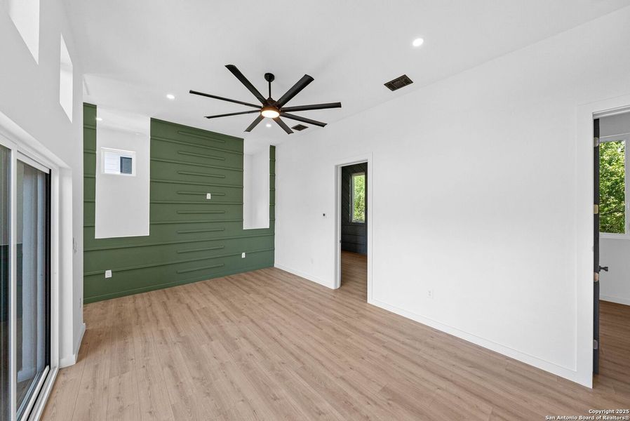 Spacious, unfurnished interior of a new home in , San Antonio (Image 7).