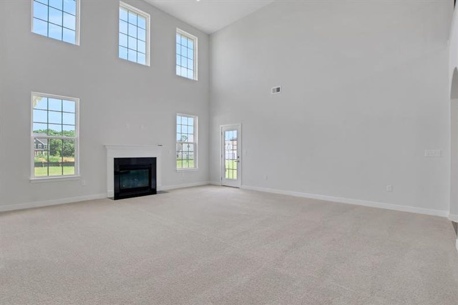 Spacious, unfurnished interior of a new home in Edinburgh, Locust Grove (Image 29).