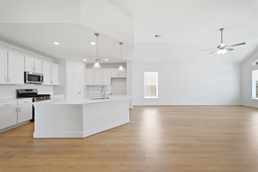 Spacious, unfurnished interior of a new home in River Ranch Meadows, Dayton (Image 59).