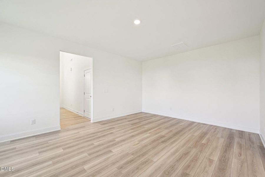 7-web-or-mls-Winding Crk Dr-2105-007