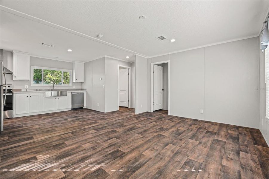 Spacious, unfurnished interior of a new home in , Punta Gorda (Image 19).