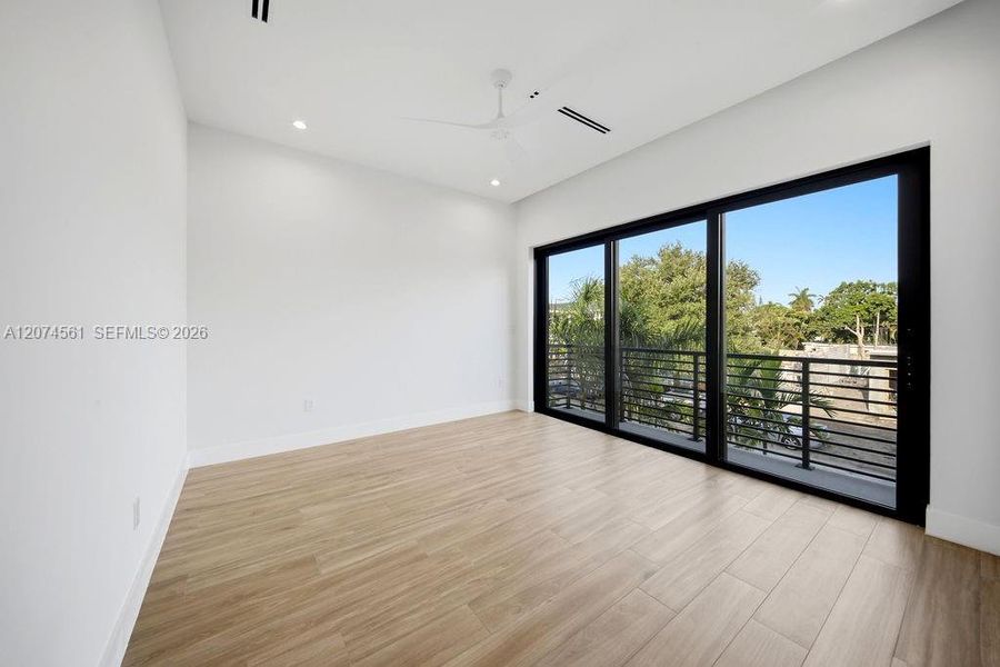 Spacious, unfurnished interior of a new home in , Fort Lauderdale (Image 55).