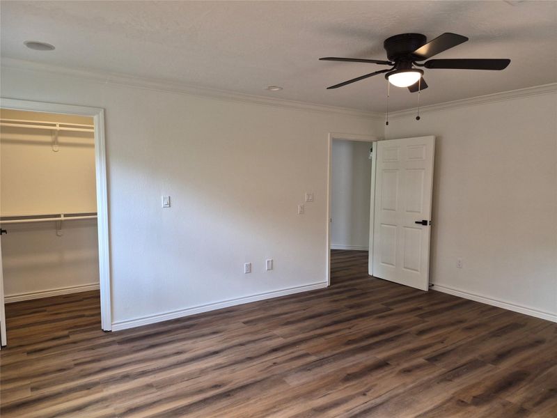 second bedroom with ceiling fan
