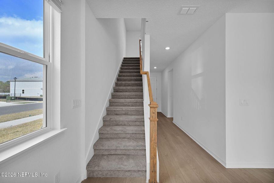 Spacious, unfurnished interior of a new home in Murray Farms, Middleburg (Image 39).